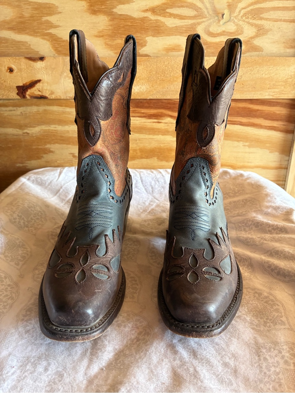 SONORA “Jessi" Paisley Pattern Western Cowboy Boots Size 8.5